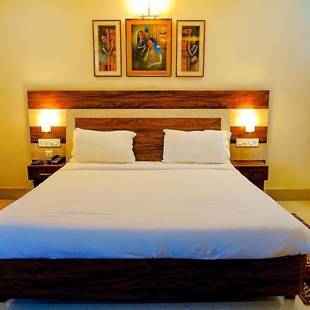 בובנשוואר Fabhotel Kanchan Plaza מראה חיצוני תמונה