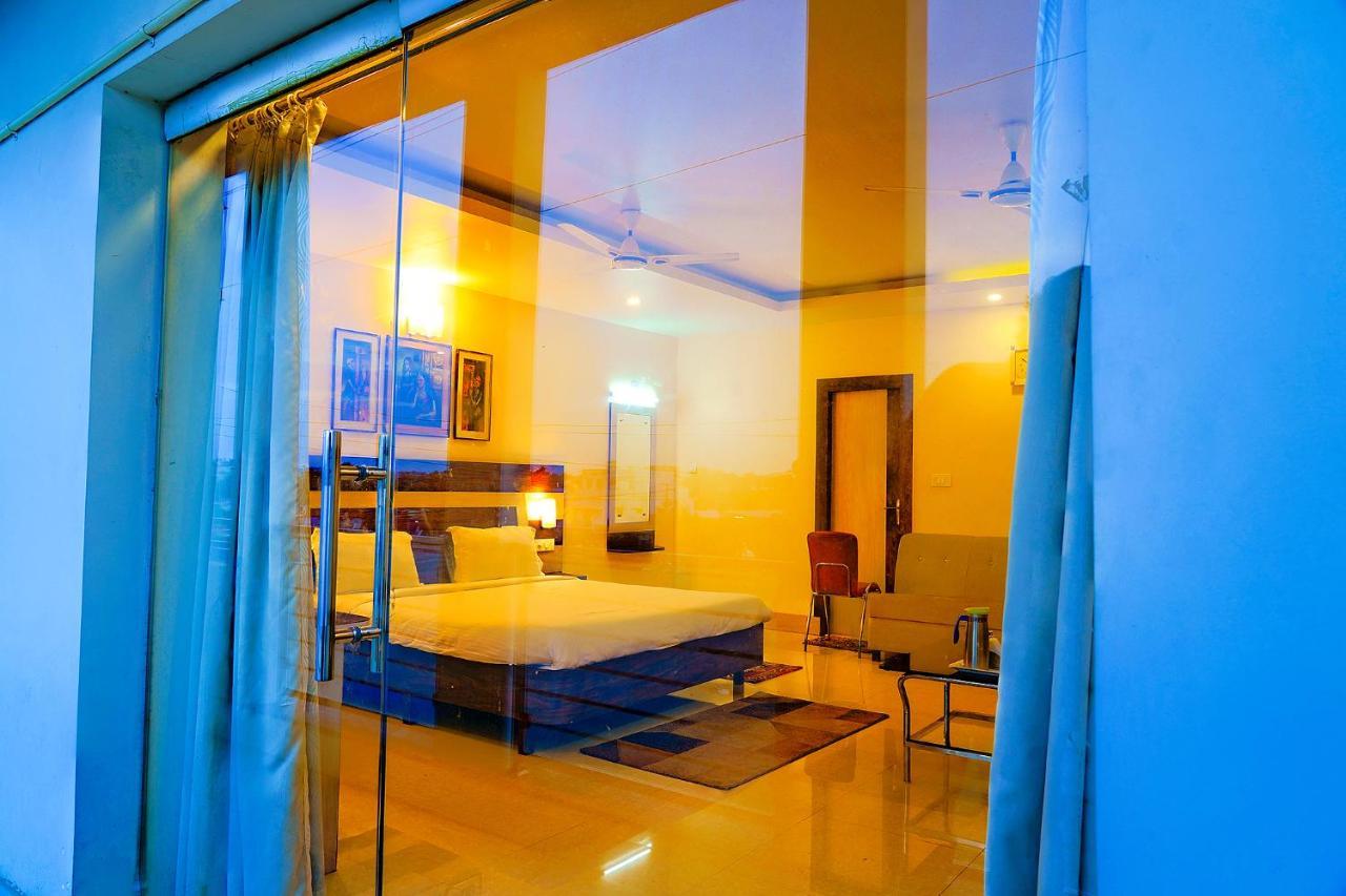 בובנשוואר Fabhotel Kanchan Plaza מראה חיצוני תמונה