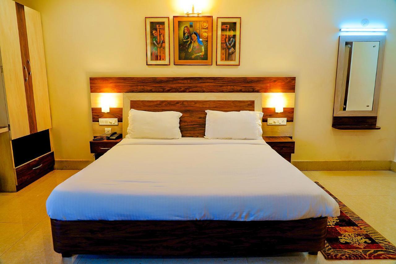 בובנשוואר Fabhotel Kanchan Plaza מראה חיצוני תמונה